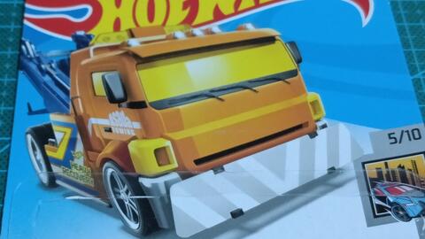 激情與情懷的極致融合 風(fēng)火輪火辣小跑車合金車模與重型拖車